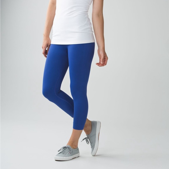 Lululemon Zone In Crop EUC Size 8 - Picture 3 of 10